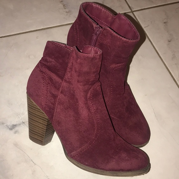 Women’s Sz 8 Wine Booties - Picture 1 of 3